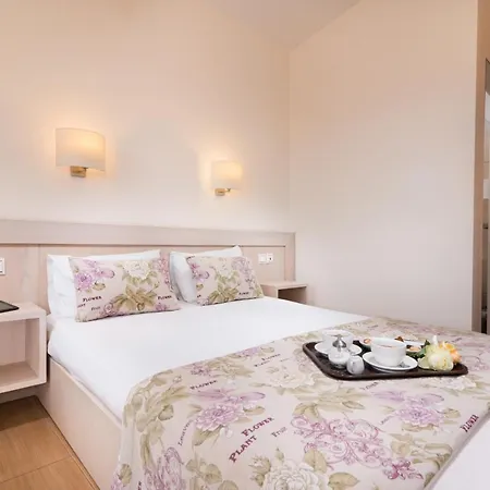 Oda ve Kahvaltı Sunray 3*