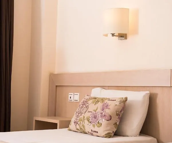 לינה וארוחת בוקר Sunray לימנריה